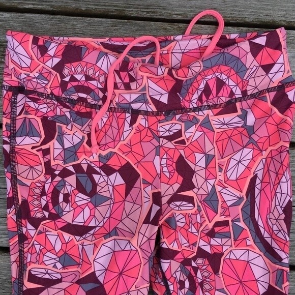 Maaji Active Ruched Legging in Garden Buzz L - Picture 7 of 15